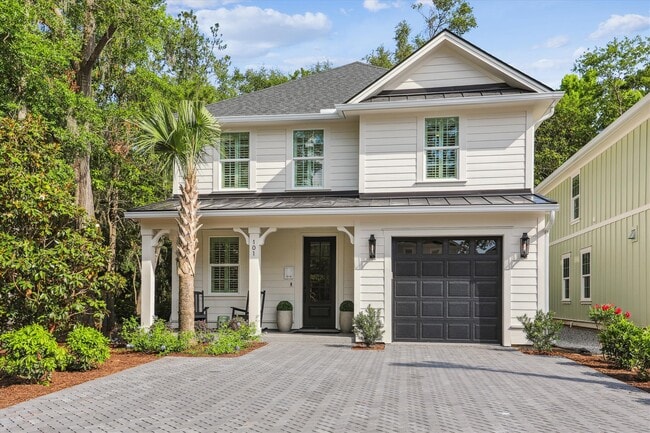 Primary Photo - 213 Halyard Dr