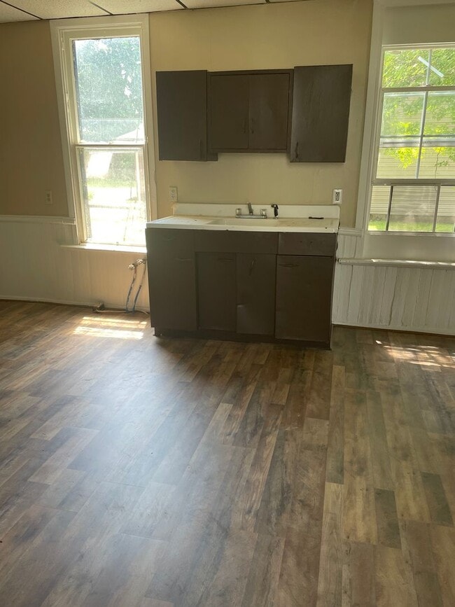 Building Photo - 2 Bdrm - 2 Bath Home