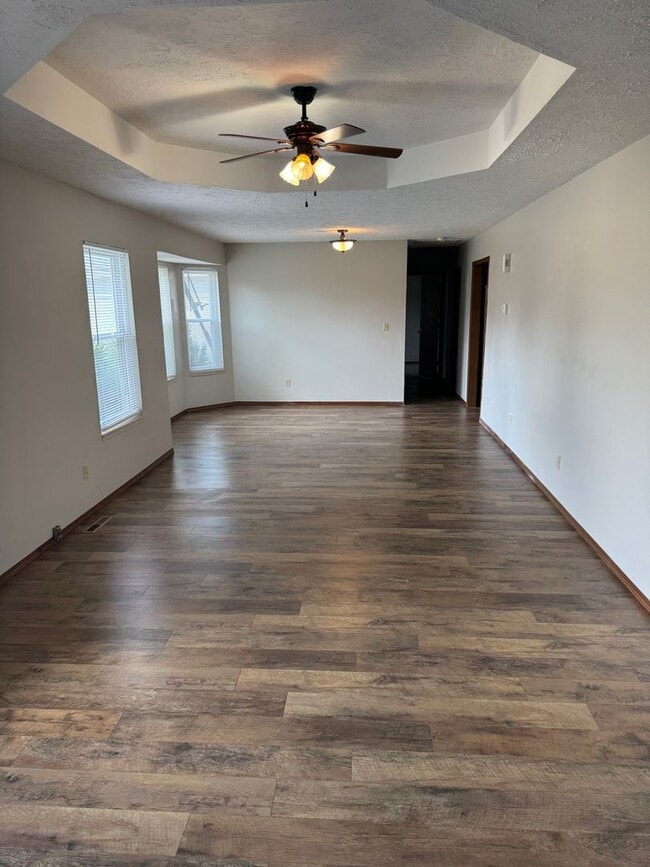 Building Photo - Charming 2 Bedroom Duplex!