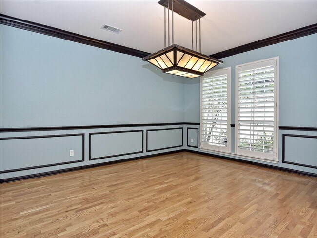 Building Photo - 2006 S Oak Canyon Rd