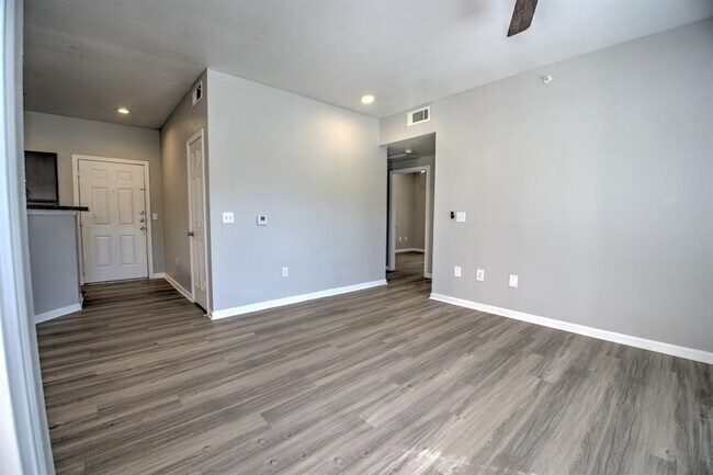 Building Photo - 2320 Gracy Farms Ln