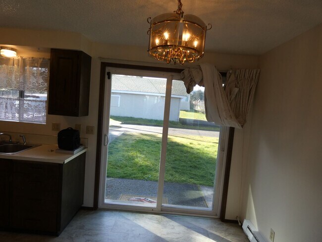 Building Photo - APPLICATION PENDING - Tastefully Maintained Charmer