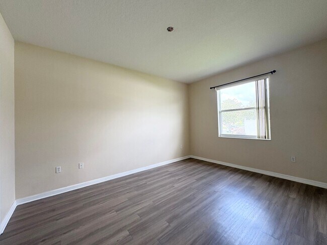 Building Photo - 10190 Granite Bay Dr