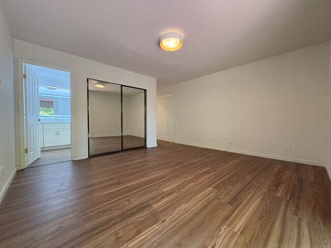 Building Photo - Stunning 4-Bedroom Home with Pool, Solar P...