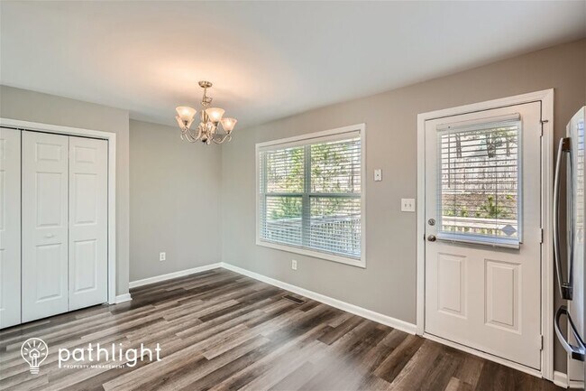 Building Photo - 213 Logan Creek Lane