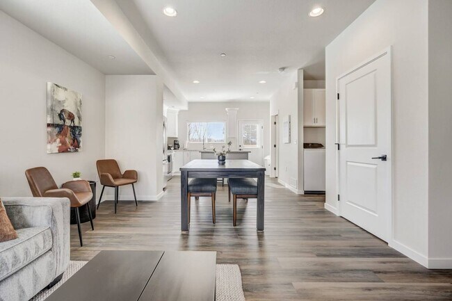 Building Photo - 2220 E La Salle St