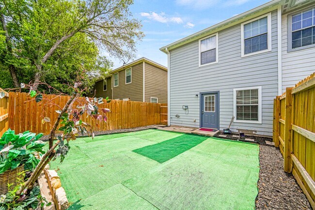 Building Photo - 7811 Kingsbury Wood