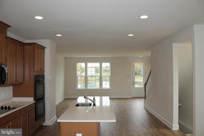 Building Photo - 10665 Hinton Wy