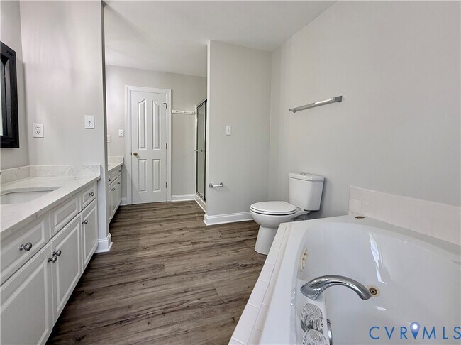 Building Photo - 1625 Southcreek Dr