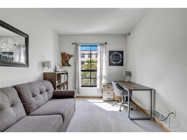 Building Photo - 2565 Franklin Ave