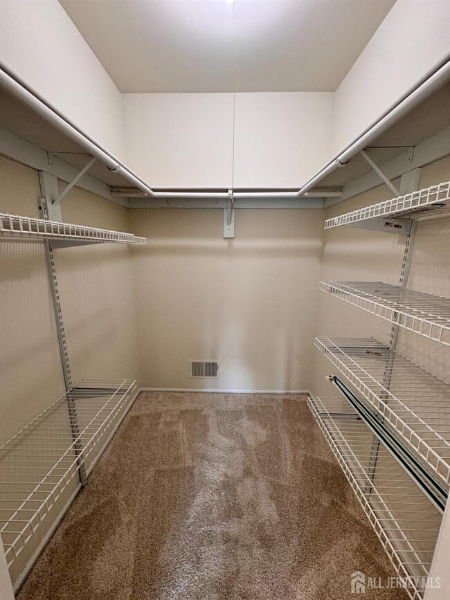 Building Photo - 4 Pond View Dr