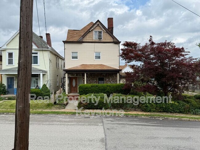 Building Photo - 705 E 18th Ave