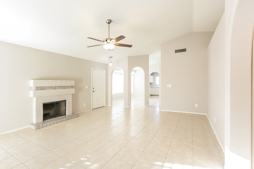 Building Photo - 7056 W Eva St