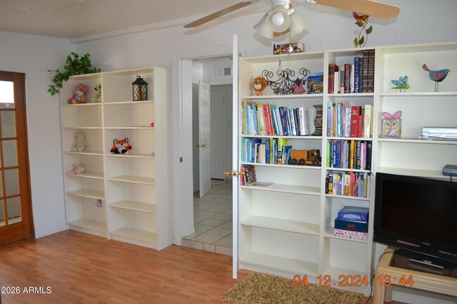 Building Photo - 658 S Palo Verde Dr
