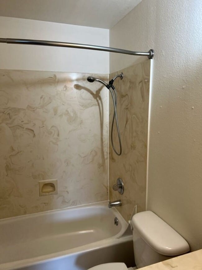 Building Photo - 2 BEDROOM TOWNHOME IN PHOENIX