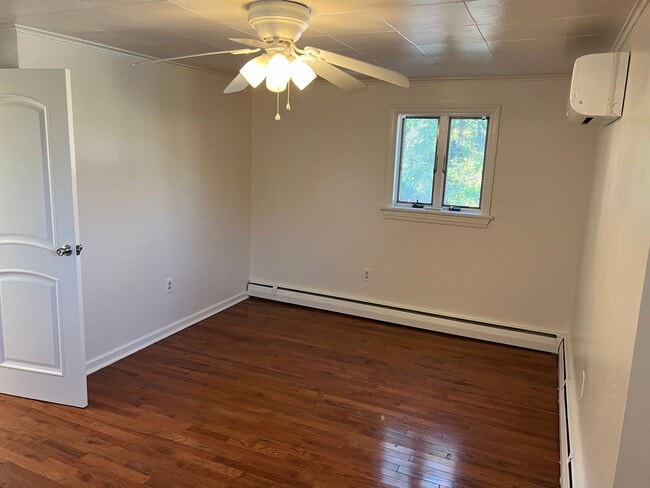 Building Photo - 562 Foltz Dr