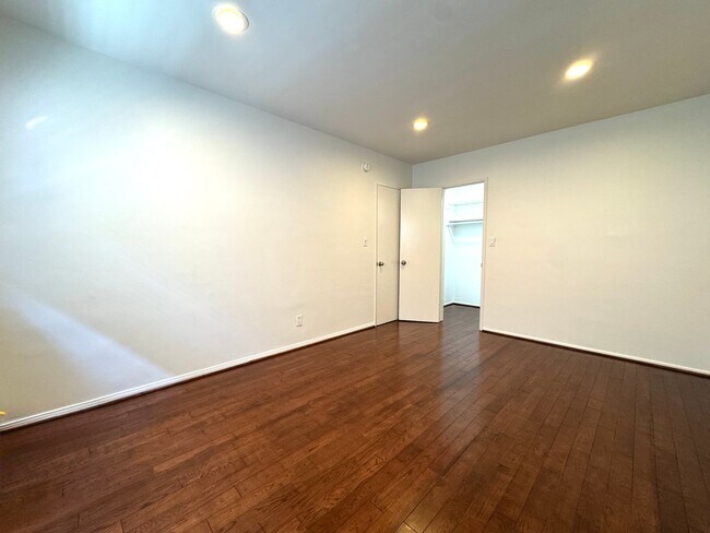 Building Photo - ONE MONTH FREE! Spacious 1 Bedroom in West Hollywood