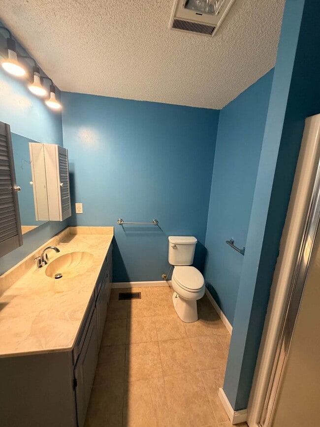 Building Photo - 4427 Edgewood Cir