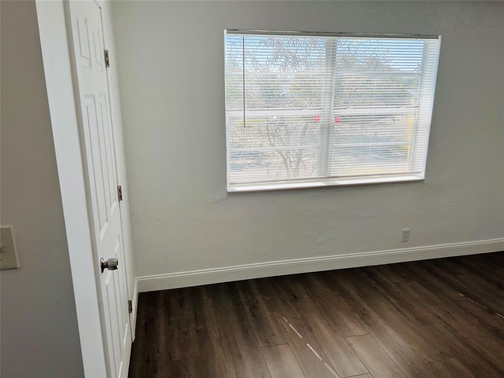 Building Photo - 1301 N 12th Ct