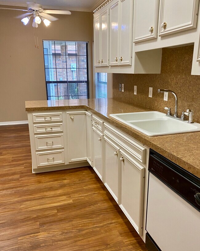 Building Photo - 7842 Millicent Cir