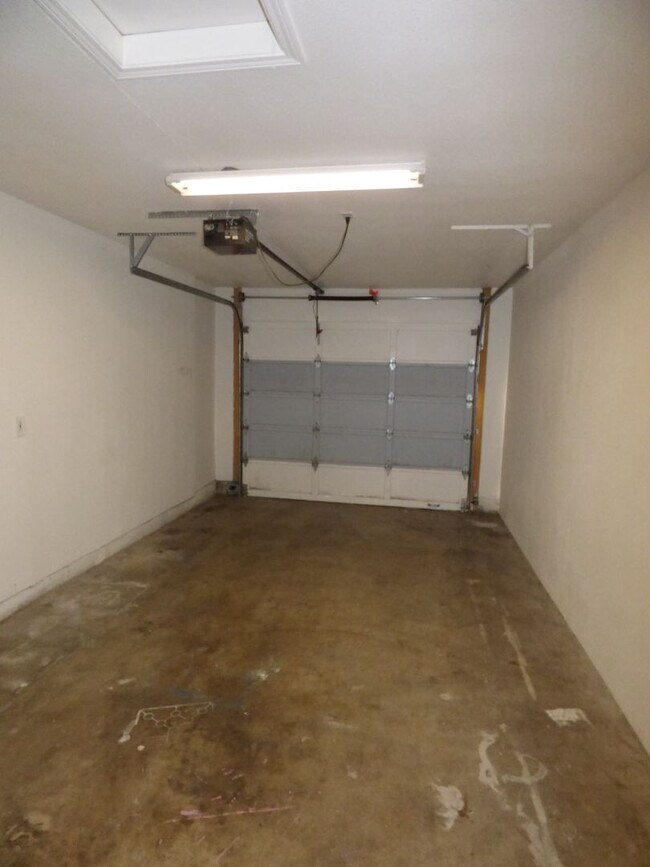 Building Photo - 4811-4813 Cougar Ct SE Salem, OR 97317