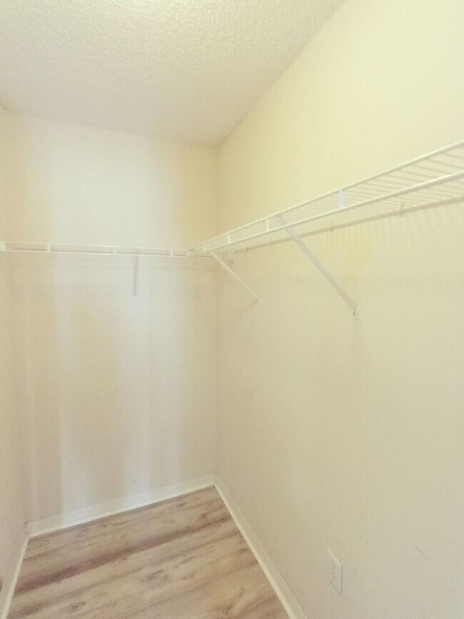 Building Photo - 17411 Woodcrest Way