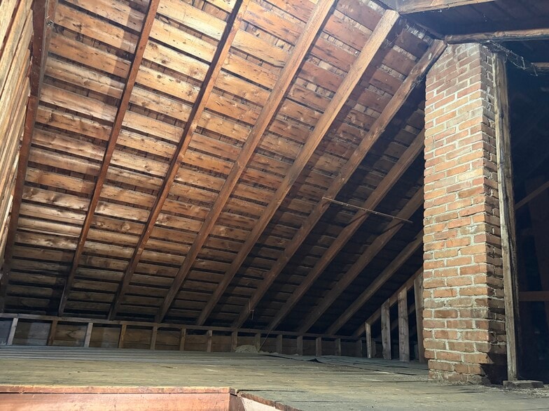 Attic - 15 Parsons St