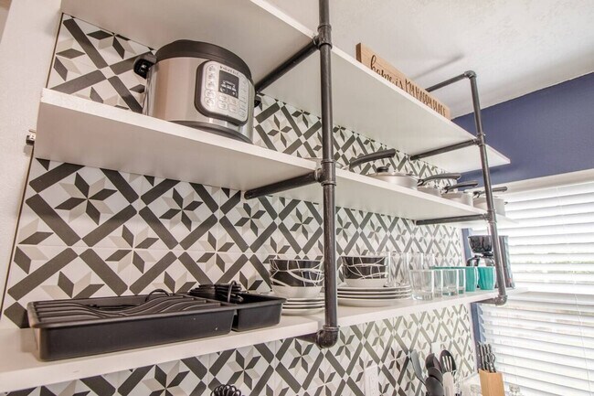 Building Photo - 2014 Newman St