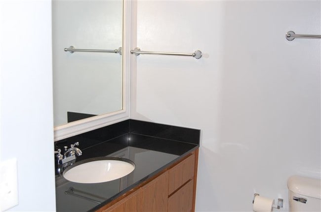 Building Photo - 1388 Heatherwood Ln