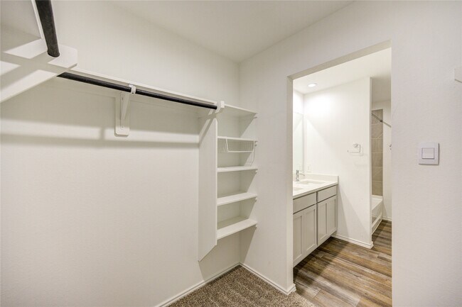 Building Photo - 5406 Castlebury Meadows Dr