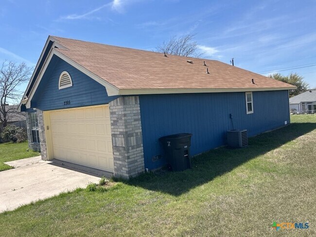 Building Photo - 2305 Purser Dr