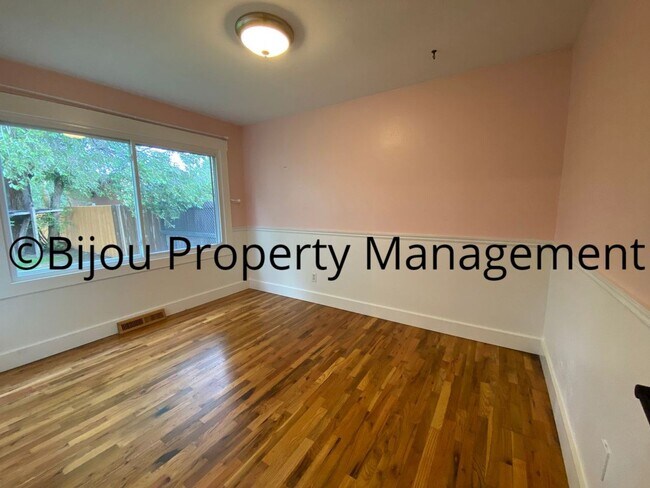 Building Photo - 3 Bed, 1 Bath