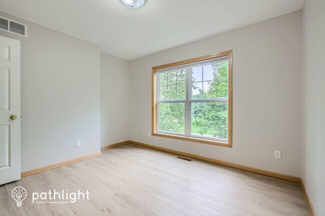 Building Photo - 9260 Icosa St W