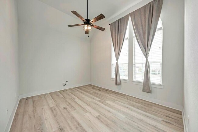 Building Photo - 1104 Almeria Bend