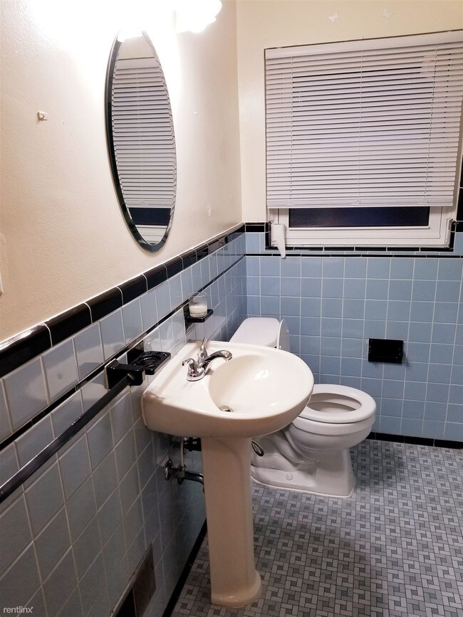 Building Photo - 22755 Courtland Ave