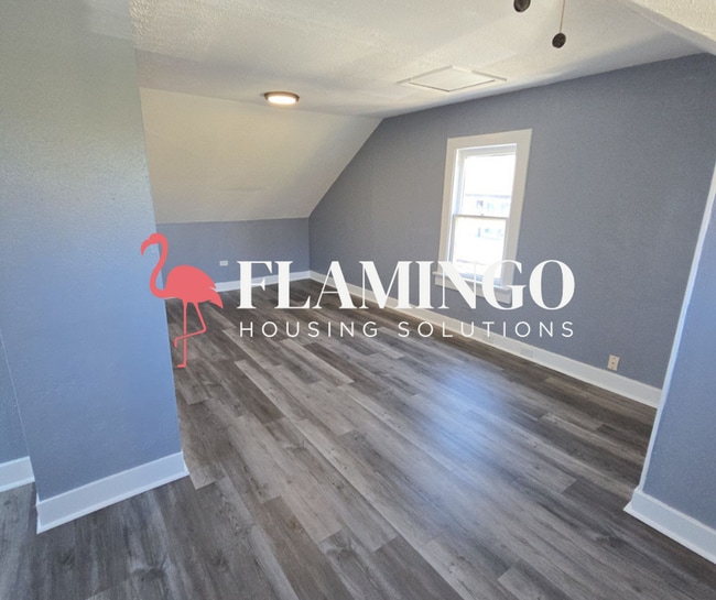 Building Photo - 3114 W Hillcrest Ave