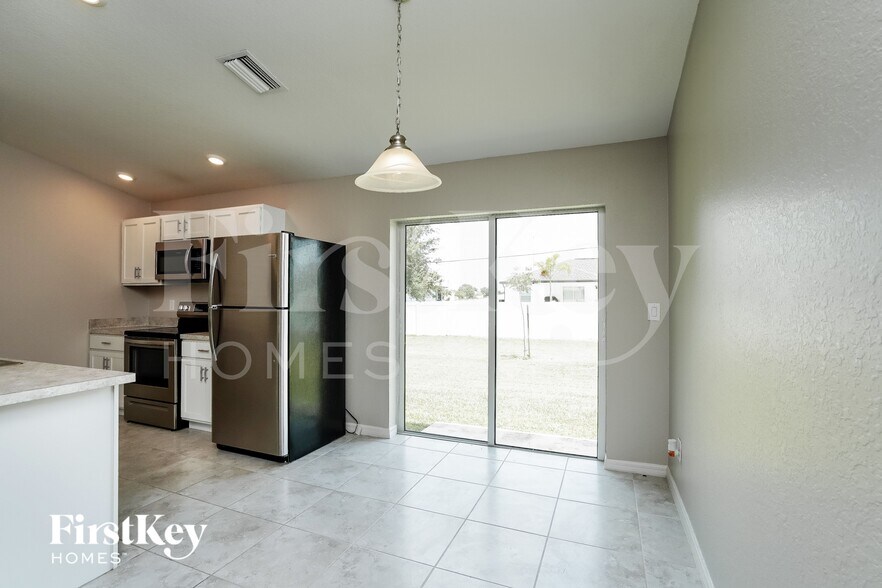 Building Photo - 1113 NW 1st Ave