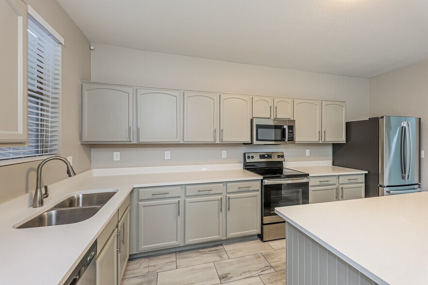 Building Photo - 11811 W Foothill Dr