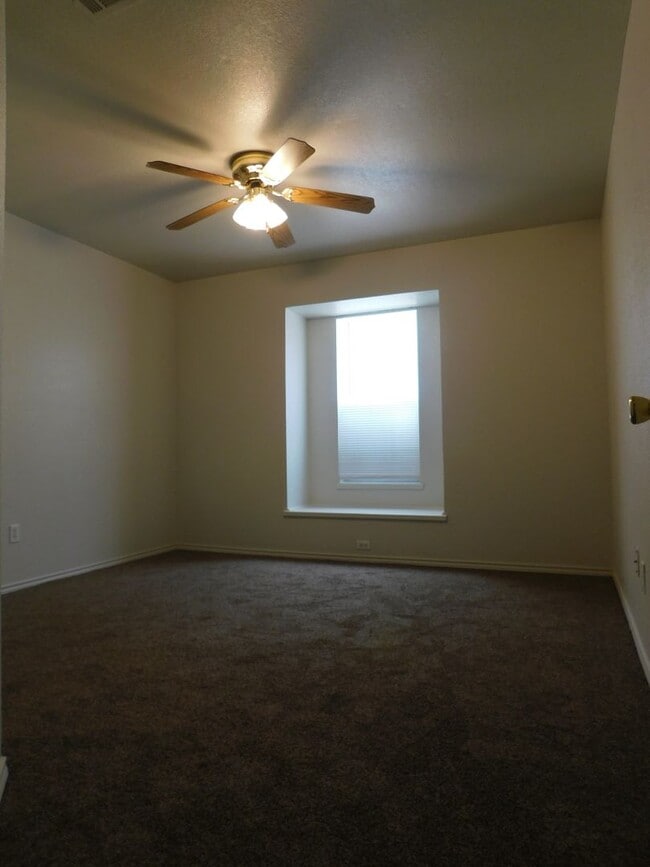 Building Photo - Available NOW!!!! Gorgeous 1 story, 3 bedroom, 2 bath, 1 car garage home. Spacious living room an...