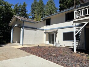 Building Photo - Private, fully furnished apartment home in...