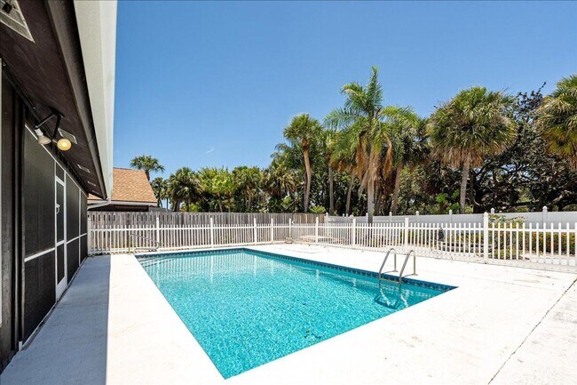 Building Photo - 901 Sandy Oaks Dr