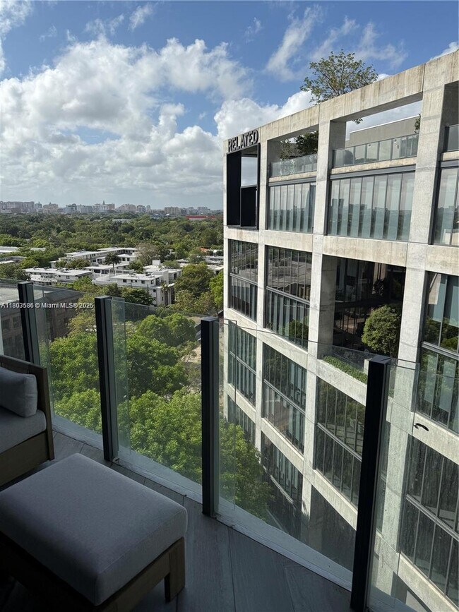 Building Photo - 2831 S Bayshore Dr