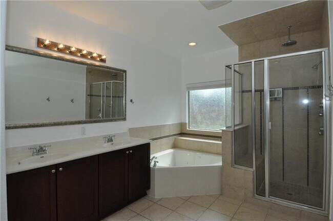 Building Photo - 3323 Pine Needle Cir
