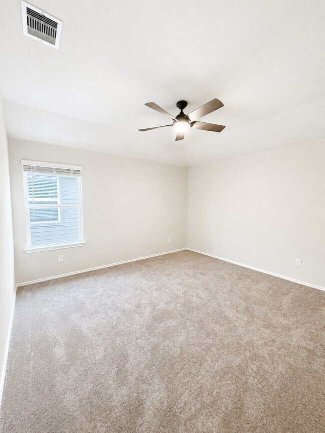 Building Photo - 40621 Guillemont Ln