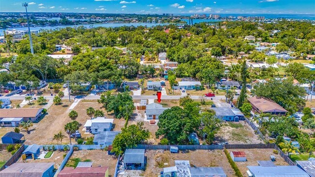 Building Photo - 208 Palmetto Rd W