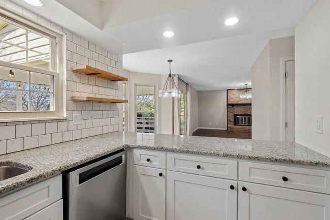 Building Photo - *RESERVED - Contact Us to Submit A Backup App!* Fully Renovated 4BR/2.5BA Gem in Sought-After Ben...