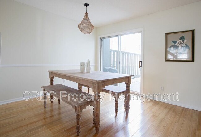 Building Photo - 637 Baytree Ct