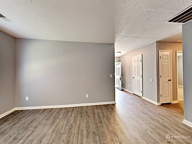 Building Photo - 133 Riverwalk Ct