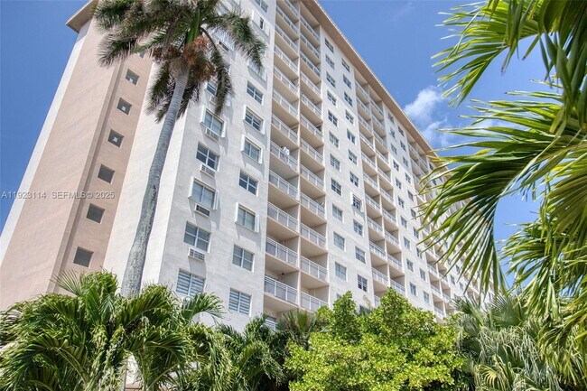 Building Photo - 400 Kings Point Dr