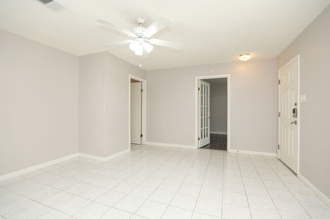 Building Photo - 3 bedroom 1.5 bathroom now available.